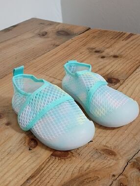 Toddler Mesh Green Pastel Shoes Size 15.5 US 8 Toddler NWT